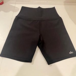 Alo yoga airlift shorts size small